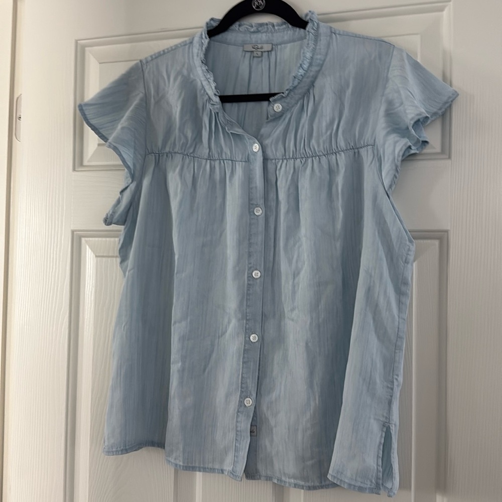 Rails Ruthie Top
Light Acid Wash, NWOT, size L.